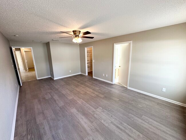 Building Photo - 4 Ryecrest Ln