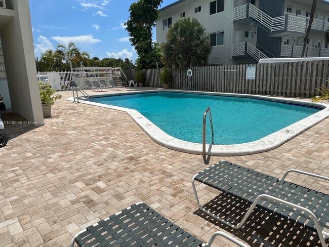 Building Photo - 13155 Ixora Ct