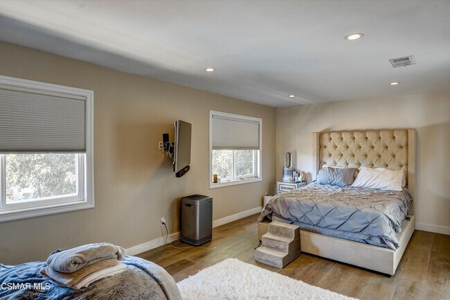 Building Photo - 4833 Dunman Ave