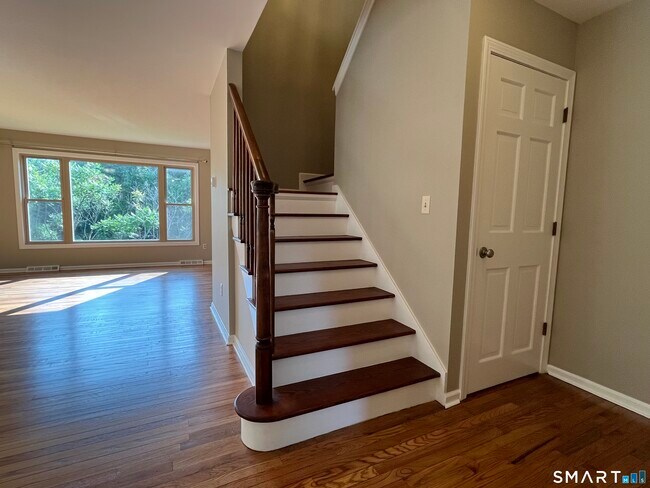 Building Photo - 124 Colonial Hill Dr