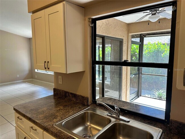 Building Photo - 1025 SE 24th Ave