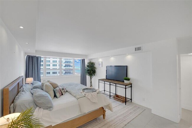 Building Photo - 3430 Galt Ocean Dr