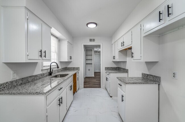 Building Photo - Bright, Comfortable 3BR/2BA Home in East Memphis — 1,400 Sq Ft!