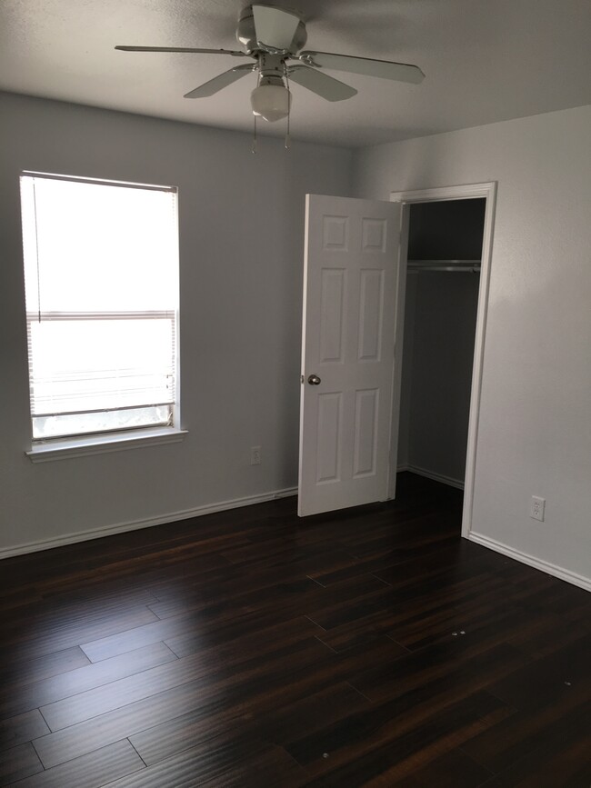 Building Photo - 10723 Mathom Landing