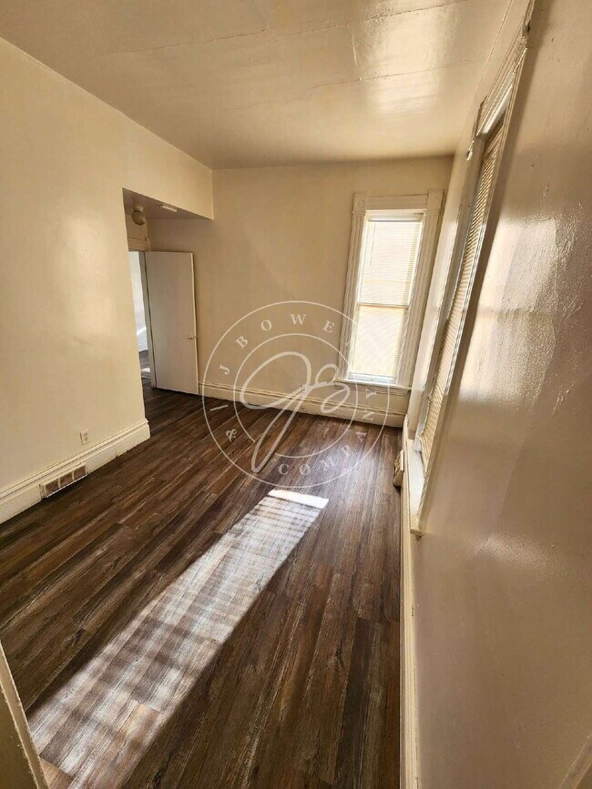 Building Photo - 1 bed 1st floor unit in South Toledo