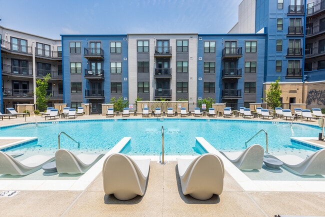 Building Photo - Woodburn Exchange