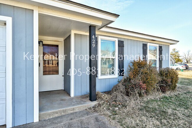 Building Photo - 3 Bed, 2 Bath Home Near UCO and Hafer Park