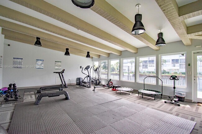 Building Photo - 2771 Taft St