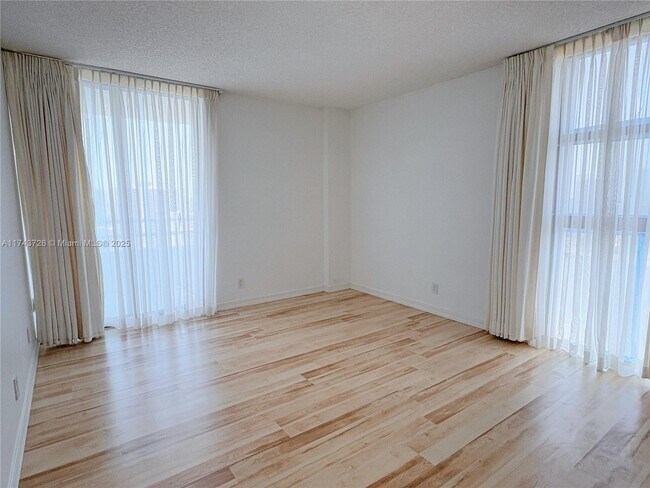 Building Photo - 20355 NE 34th Ct