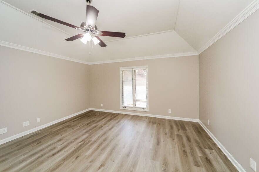 Building Photo - 6404 Evergreen Dr