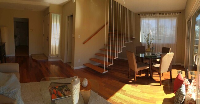 Building Photo - 7020 Pacific View Dr