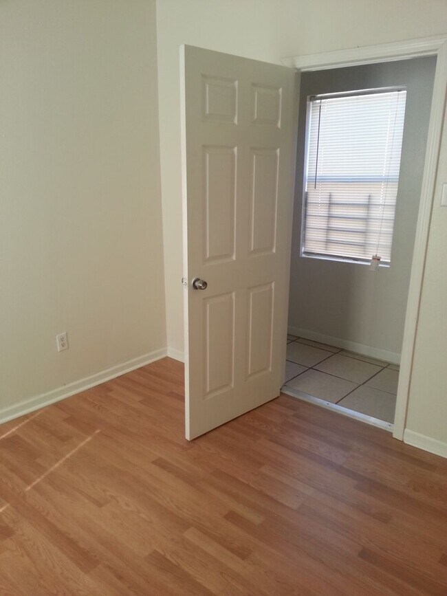 Building Photo - 1313 Flood St