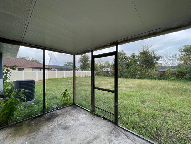 Building Photo - 1/2 MONTH FREE RENT!  3/2 House in Deltona