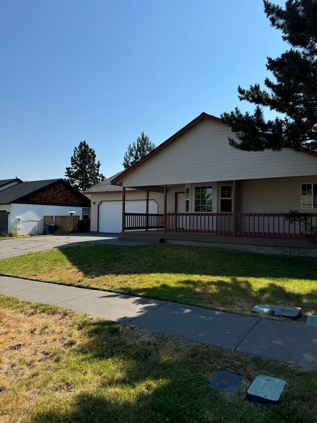 Primary Photo - CUTE HOME IN ELKHORN ESTATES