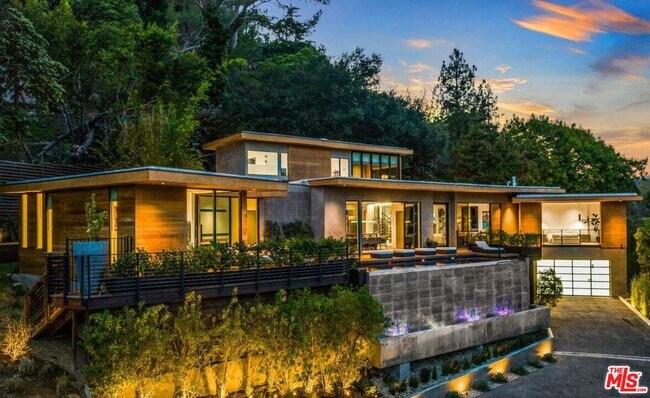 Building Photo - 727 N Beverly Glen Blvd