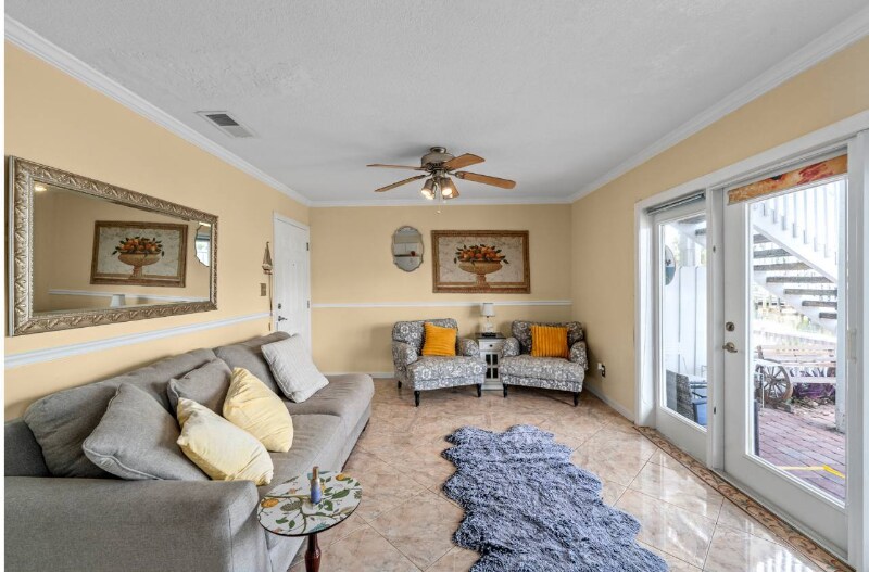 Building Photo - 4770 Beach Dr SE