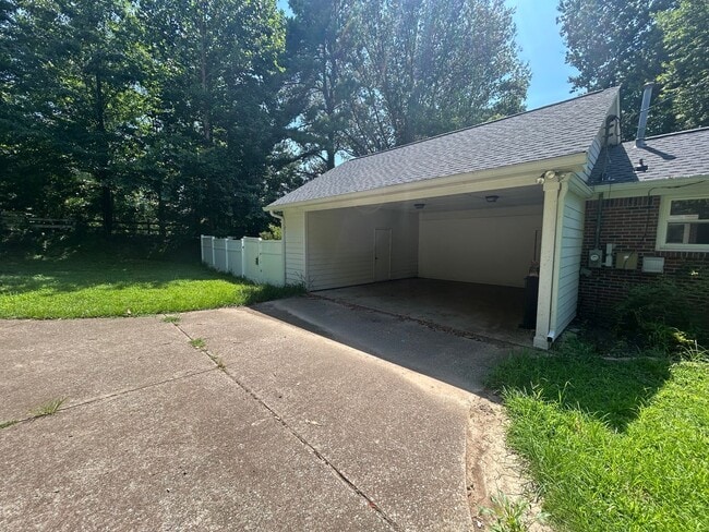 Building Photo - 40 Plainsfield Pl