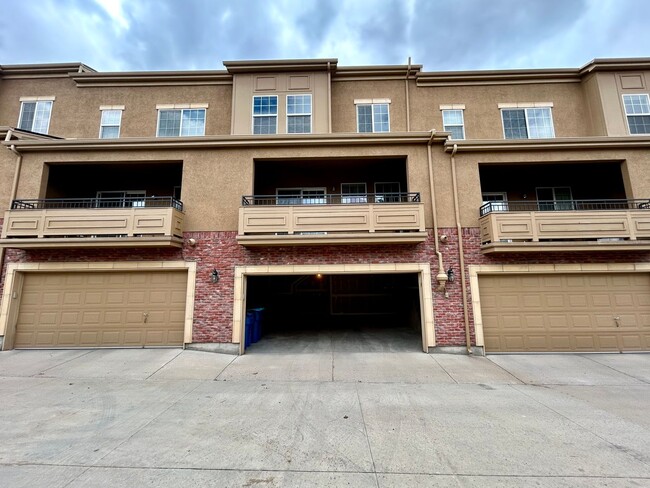 Building Photo - Well Maintained Townhouse in Highlands Ranch