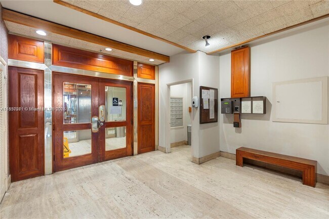 Building Photo - 801 Brickell Bay Dr