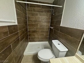 Building Photo - 4360 Twin View Cir