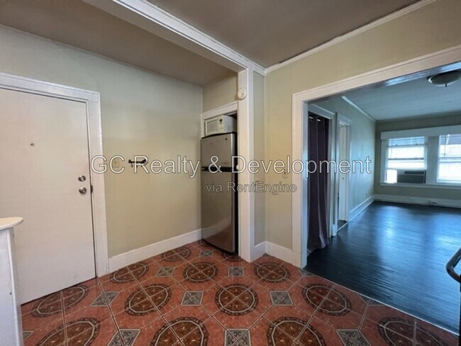 Building Photo - 534 Crescent Blvd