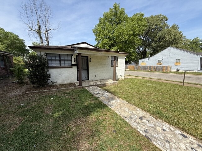 Building Photo - 1537 Boxwood St