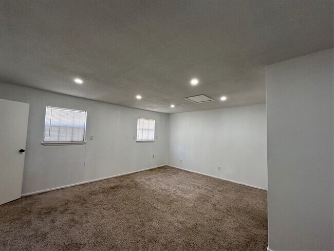 Building Photo - 17707 Moss Point Dr