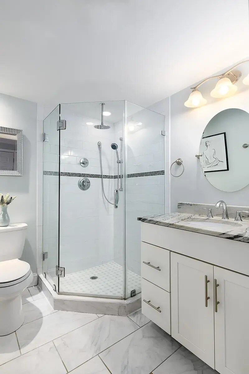 Building Photo - 194 Marion St