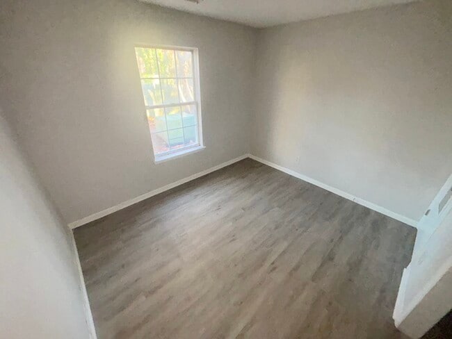 Building Photo - UPDATED 2BED/1BATH TOWNHOME IN TOWN CENTER VIRGINIA BEACH!!!!!