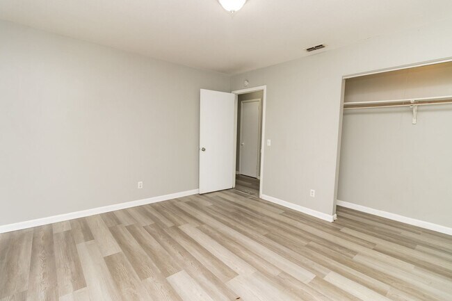 Building Photo - 183 Colony Cir