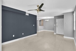 Building Photo - 2803 N Oakland Forest Dr