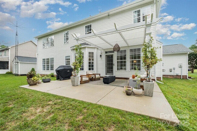 Building Photo - 2435 Alaqua Ct