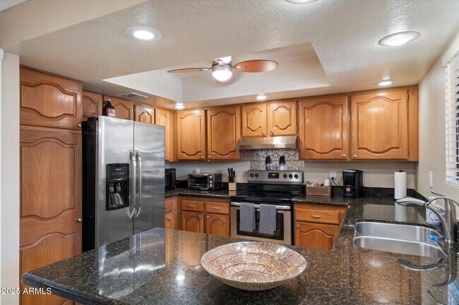 Building Photo - 4303 E Cactus Rd