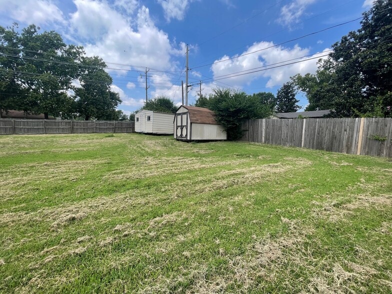 bank yard - 4903 E 25th St