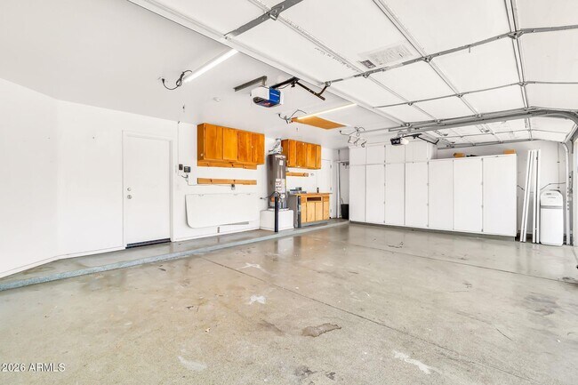 Building Photo - 1113 E Betsy Ln