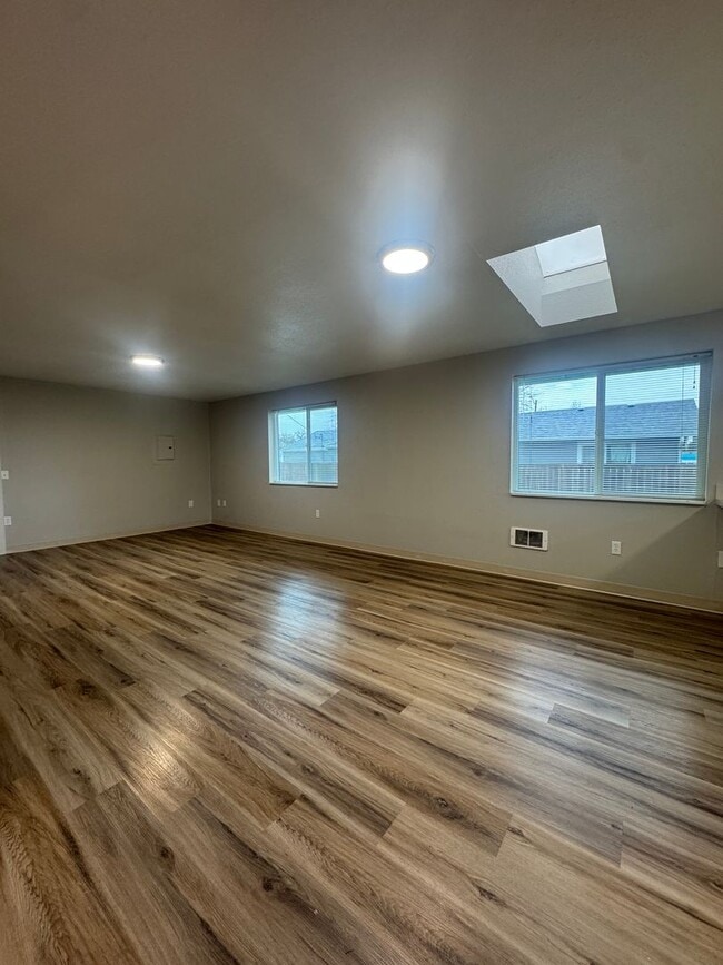 Building Photo - (HUD 414) 2 Bed/1Bath Home