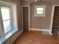 Building Photo - Single Family Home 4 Bedroom and 1.5 Bath For Rent