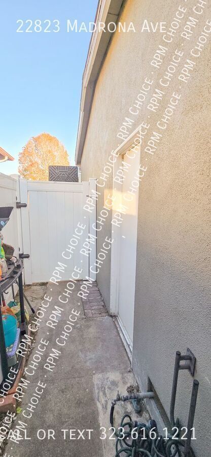 Building Photo - 22823 Madrona Ave