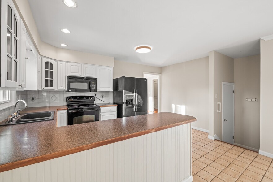 Building Photo - 318 Castleview Dr