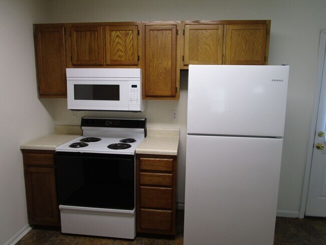 Building Photo - 5001-5003 Betty Jean Way