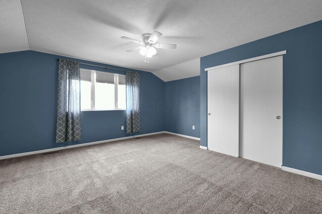 Building Photo - 210 Autumn Way