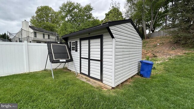 Building Photo - 215 Hitching Post Dr