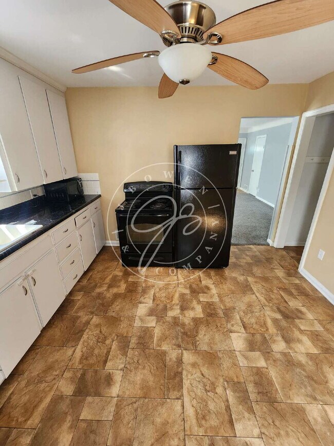 Building Photo - "Charming 2-Bedroom Haven on Luscombe Drive with Spacious 1105 sq ft Layout!"