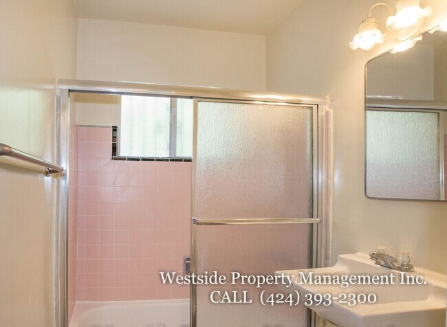 Building Photo - 145 N La Peer Dr