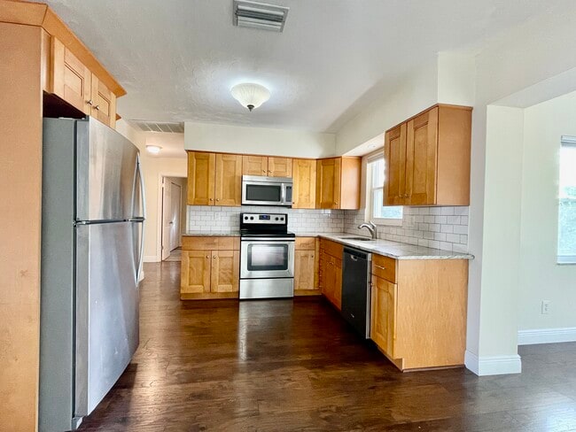 Building Photo - 1732 Bellemeade Dr