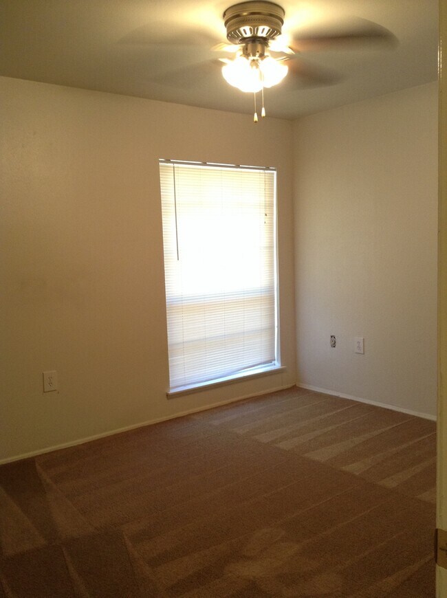 Building Photo - 12648 King Oaks Dr