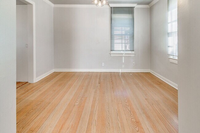 Building Photo - 3713 N Lee Ave