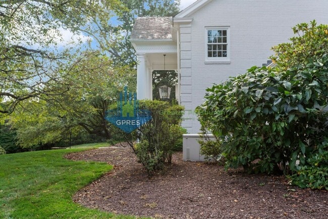 Building Photo - Elegant Fox Chapel 4-Bedroom, 3.5-Bath Home