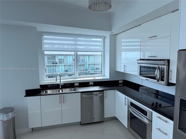 Building Photo - 60 SW 13th St