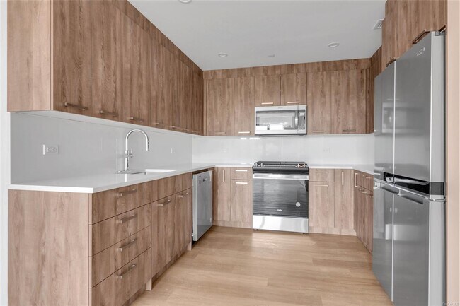 Building Photo - 108 Middle Neck Rd